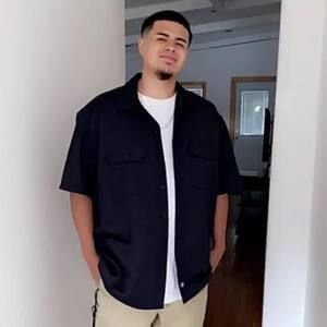 Meet your Posher, Emmanuel